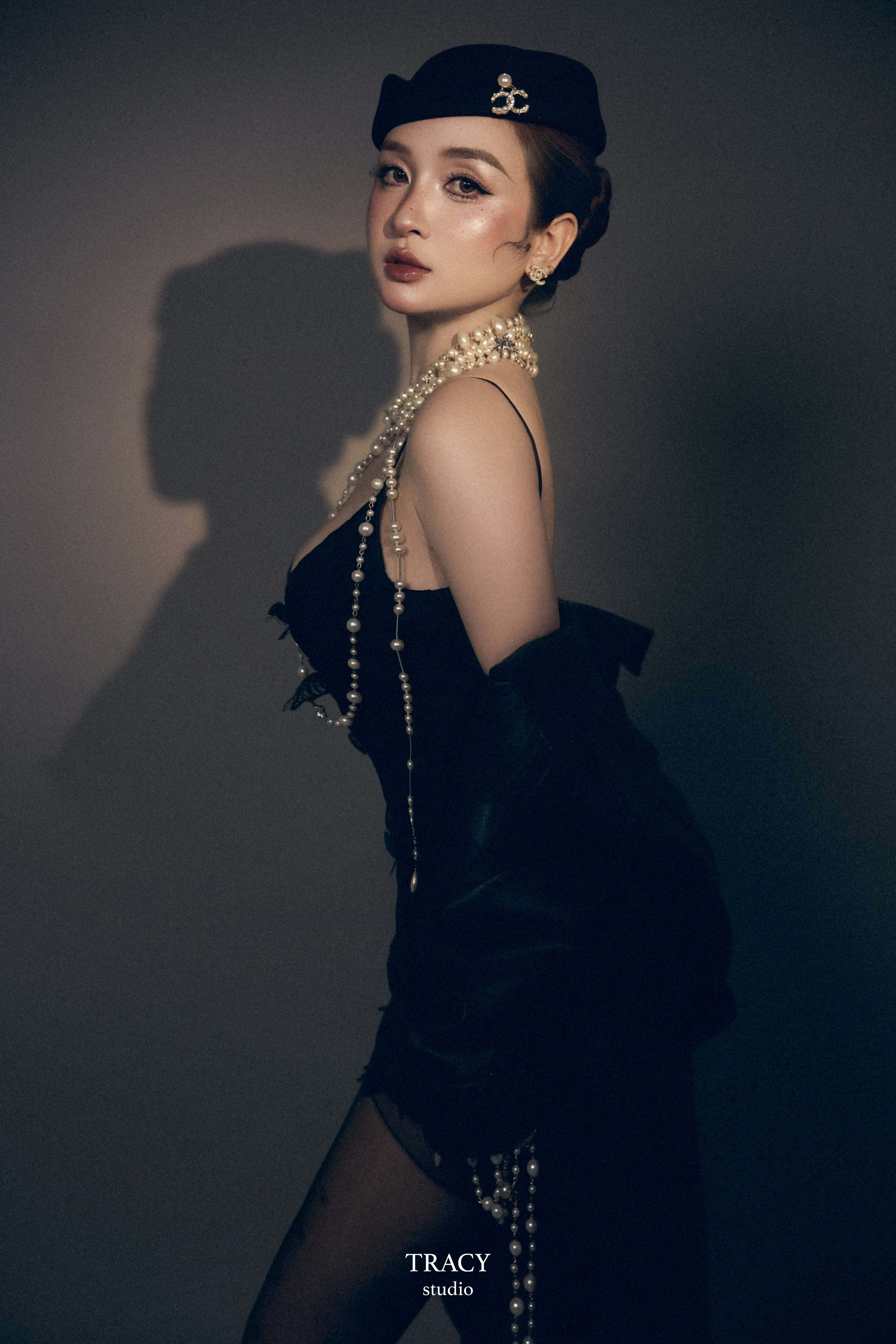 frontend/img/gallery/concept-cool-ngau-slay/tracy-studio-chup-concept-slay-chanel (4).jpg